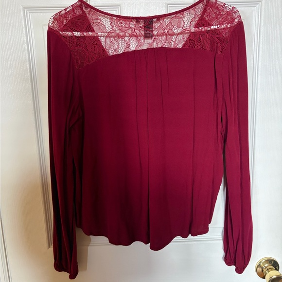 Red Forever 21 V-neck top with lace detail - Picture 2 of 3
